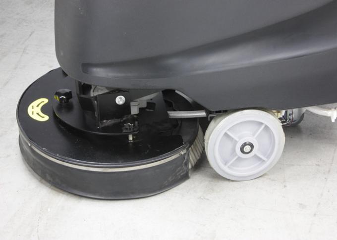 Passeggiata automatica dei semi dietro la maniglia della materia plastica degli impianti di lavaggio delle rondelle del pavimento 0