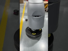 L'alloggiamento in gomma della spazzola FS20W protegge dagli spruzzi delle acque reflue