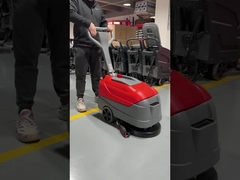 Lo scrubber per pavimenti FS17B può essere facilmente piegato e conservato.