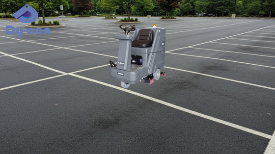 Grandi serbatoi d'acqua per pulire i parcheggi
